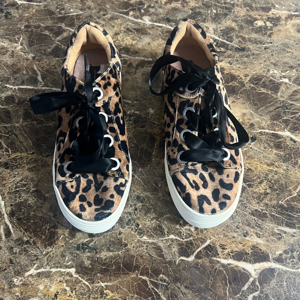 STEVEN by Steve Madden Sheren Leopard Print Sneakers Women’s 6.5B Ribbon Lace - Picture 2 of 6